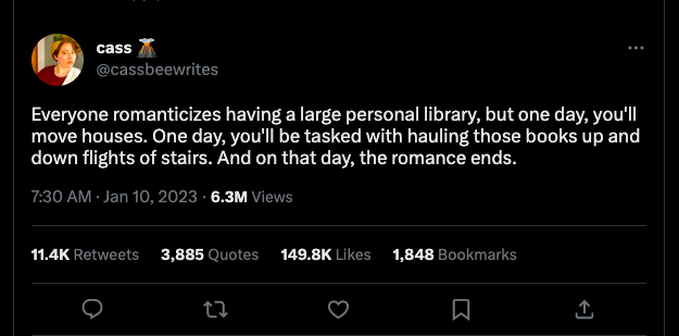 arman_dhani's tweet photo. Aku suka buku 3 tahun lalu ketika pindah dari Jakarta ke Sleman, aku menyadari pindahan sebagai kolektor buku itu melelahkan. Bukan hanya kamu harus memasukkan belasan buku yang beratnya puluhan kilogram dalam kotak, tapi juga mengemasi kenangan di dalamnya. https://t.co/RkfeoDhS00