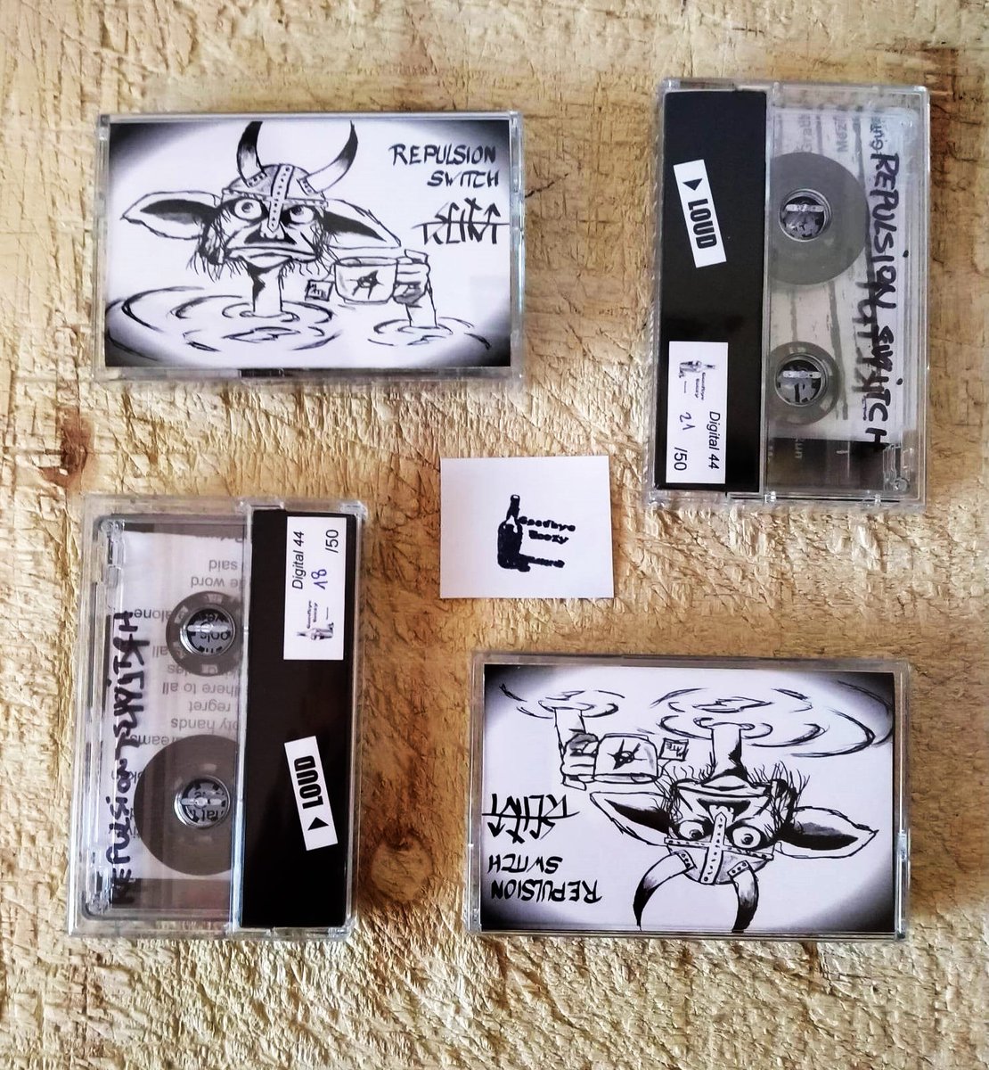Klint / Repulsion Switch - split - Album Tape Killer split tape between Repulsion Switch from Argentina and Klint i Viking Punks Haithabu Germany, !!! Anarcho Punk / Synth Punk / Hardcore Punk!!! ' goodbyeboozydigital.bandcamp.com/album/repulsio… Limited 25 copies GB edition