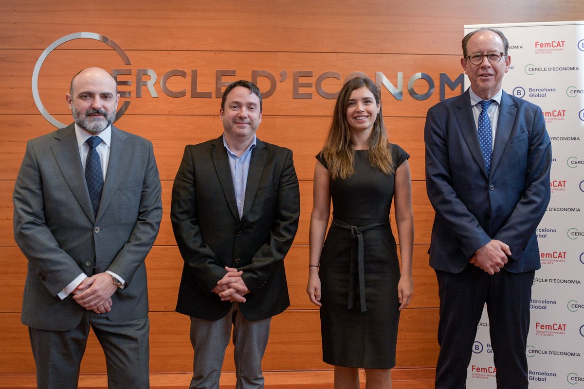 femcat's tweet photo. 💬 Assistim a la segona trobada del cicle de debats organitzada pel @CdEconomia, @BarcelonaGlobal i #FemCAT: “L'hidrogen verd, vector clau de la descarbonització” sobre el repte de la producció, retribució i adopció de l'hidrogen verd com a vector energètic. https://t.co/l4SxCbdaYN