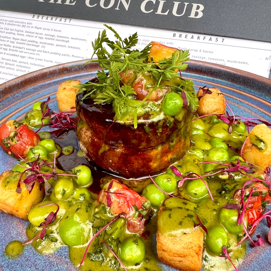 *NEW DISH* Braised lamb breast, pea, broad bean, soused cherry tomato, parmentier potato,  pea emulsion

Available NOW on our evening #menu #Altrincham 

conclubuk.com