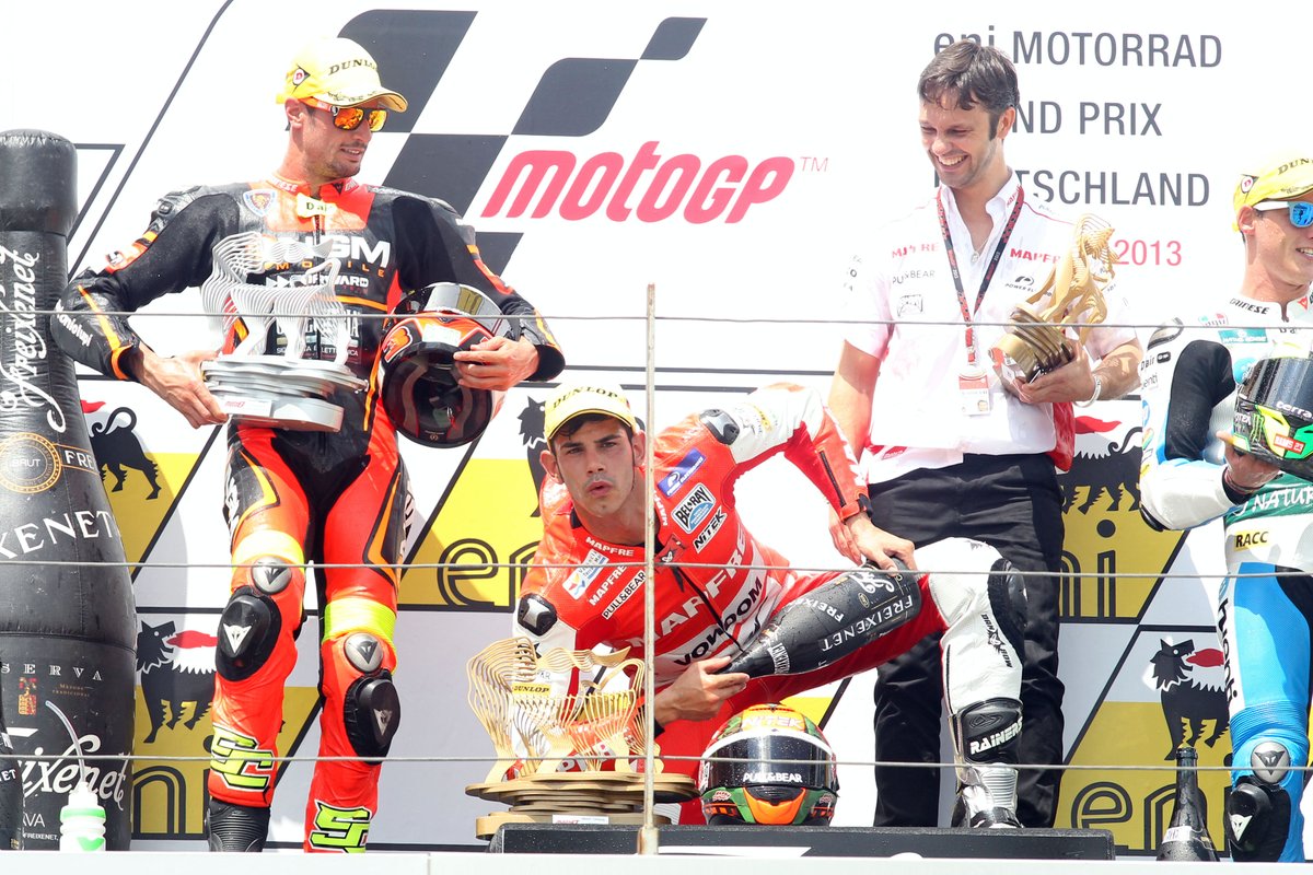 AsparTeam's tweet photo. El tiempo vuela... ¡¡pero el #KneeGround permanece!! 🤩

Habían pasado casi 10 años desde nuestra última victoria con @jorditorres81 hasta el #FrenchGP… ¡pero parecía que fue ayer cuando lo vimos en el podio! https://t.co/SKmH3Ag2P3