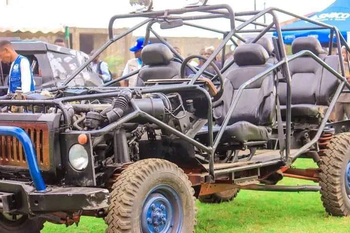 MERISAN12's tweet photo. ITIG/Don Bosco, Toujours likolo🇨🇩🇨🇩🇨🇩👌les élèves de l'ITIG (Institut Technique Industriel de Goma)ont mis en place un nouveau véhicule qu'ils ont nommé "LYNX M13".Mon pays ohh😍😍😍👏🇨🇩🇨🇩🇨🇩🇨🇩
#infranstructure
#RDC
#Goma
@MinITP_RDC 
@infraSA_ 
@CISAgov https://t.co/RzY0F2noWD