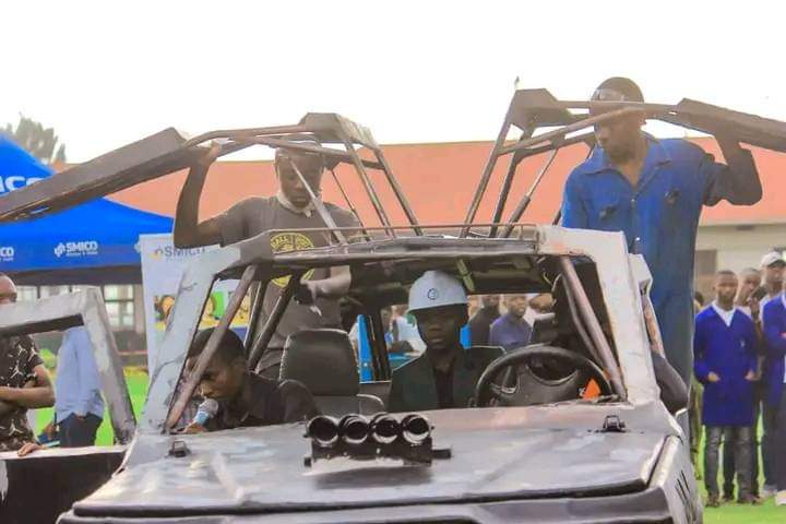 MERISAN12's tweet photo. ITIG/Don Bosco, Toujours likolo🇨🇩🇨🇩🇨🇩👌les élèves de l'ITIG (Institut Technique Industriel de Goma)ont mis en place un nouveau véhicule qu'ils ont nommé "LYNX M13".Mon pays ohh😍😍😍👏🇨🇩🇨🇩🇨🇩🇨🇩
#infranstructure
#RDC
#Goma
@MinITP_RDC 
@infraSA_ 
@CISAgov https://t.co/RzY0F2noWD