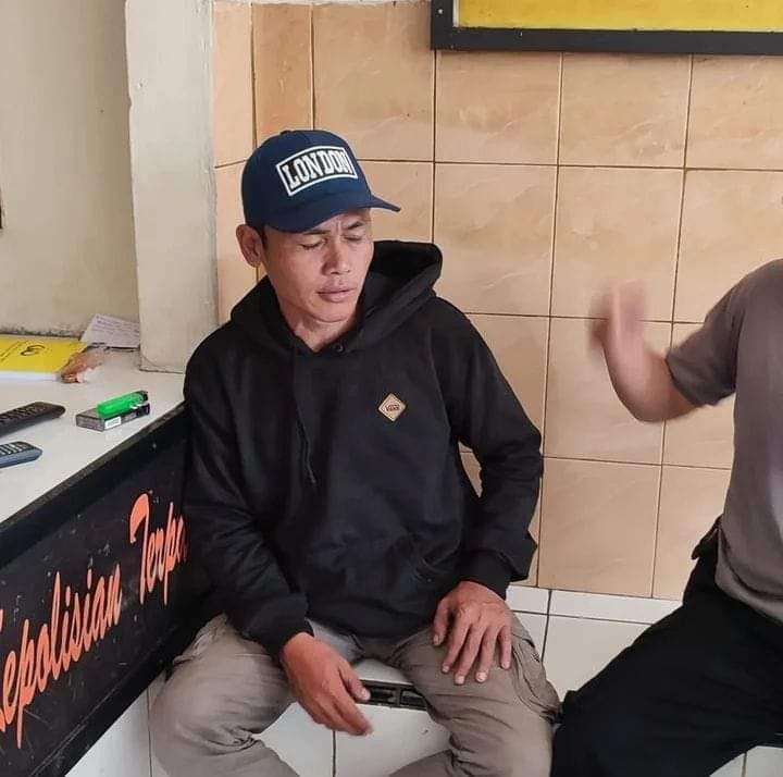 txtdaribogor's tweet photo. Rudi Boy, pemalak Supir Truk di Rancabungur berhasil ditangkap dan ditetapkan sebagai Tersangka.

Tersangka juga diketahui sebagai Residivis Maling Handphone. https://t.co/E5AmF0g1fu