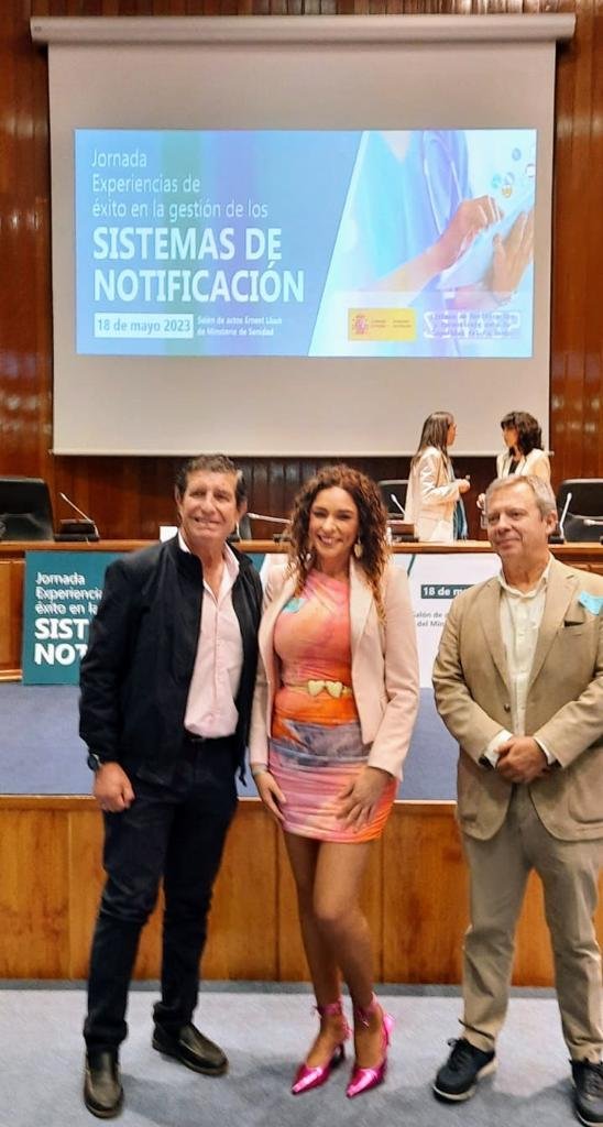 practicaseguras's tweet photo. En #SiNASP es el turno de 𝗘𝘀𝘁𝗿𝗲𝗹𝗹𝗮 𝗖𝗮𝘀𝘁𝗿𝗼. Directora UGC Occidente y referente de #SegPac que apoyada por la dirección gerencia que @SaludAPCordoba representa #Andalucía en la mesa de experiencias
🔶GRUPO MOTOR Y GESTIÓN PARTICIPATIVA COMO ELEMENTOS CLAVE https://t.co/RhLD3eKkgl