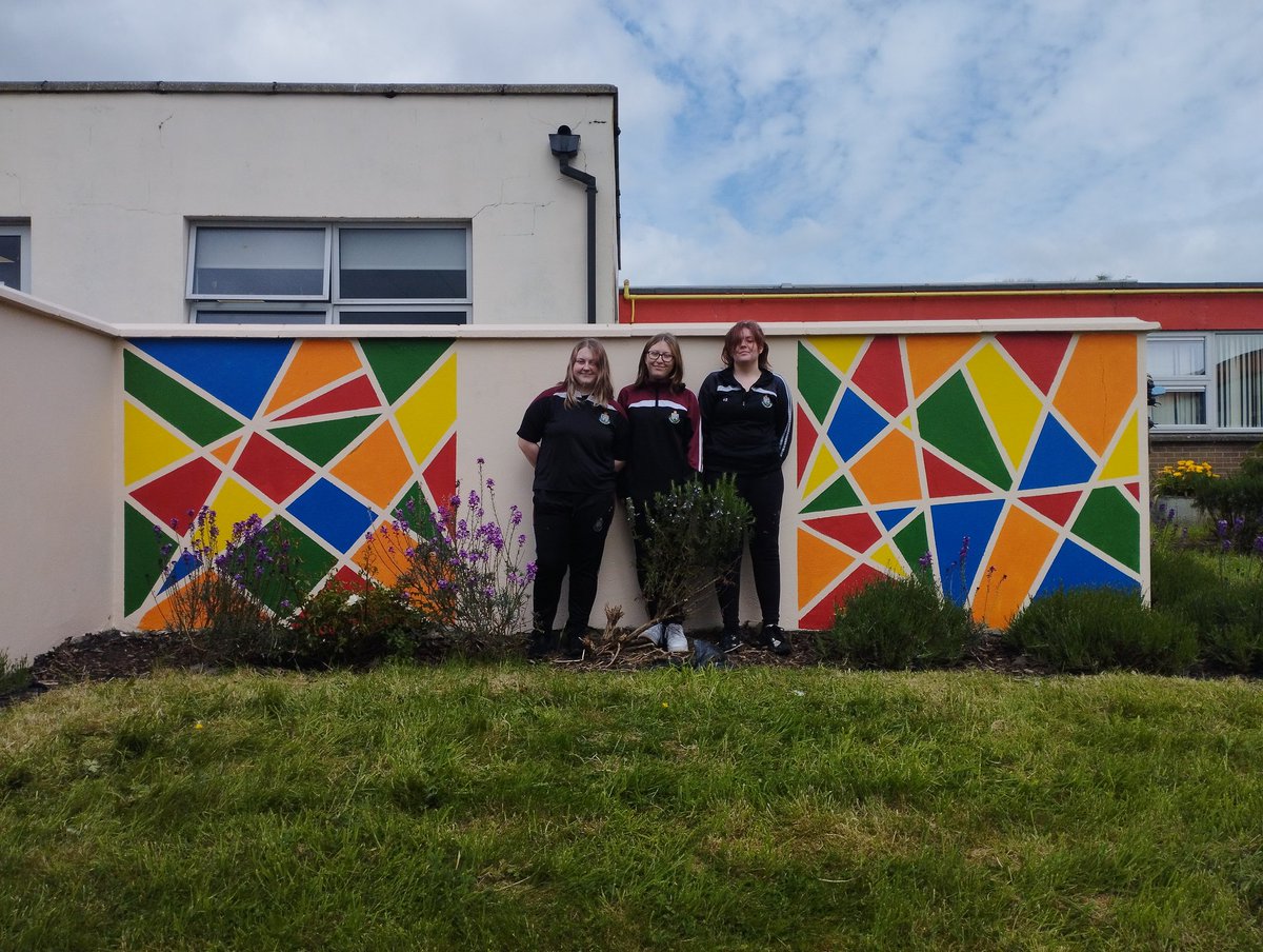 @StOliversCC TY students Amie, Ashton and Sarah promoting care and community, brightening up our school environment. Special thanks to @MurtaghDrogheda for the help and support. #etbethos @LouthMeathETB