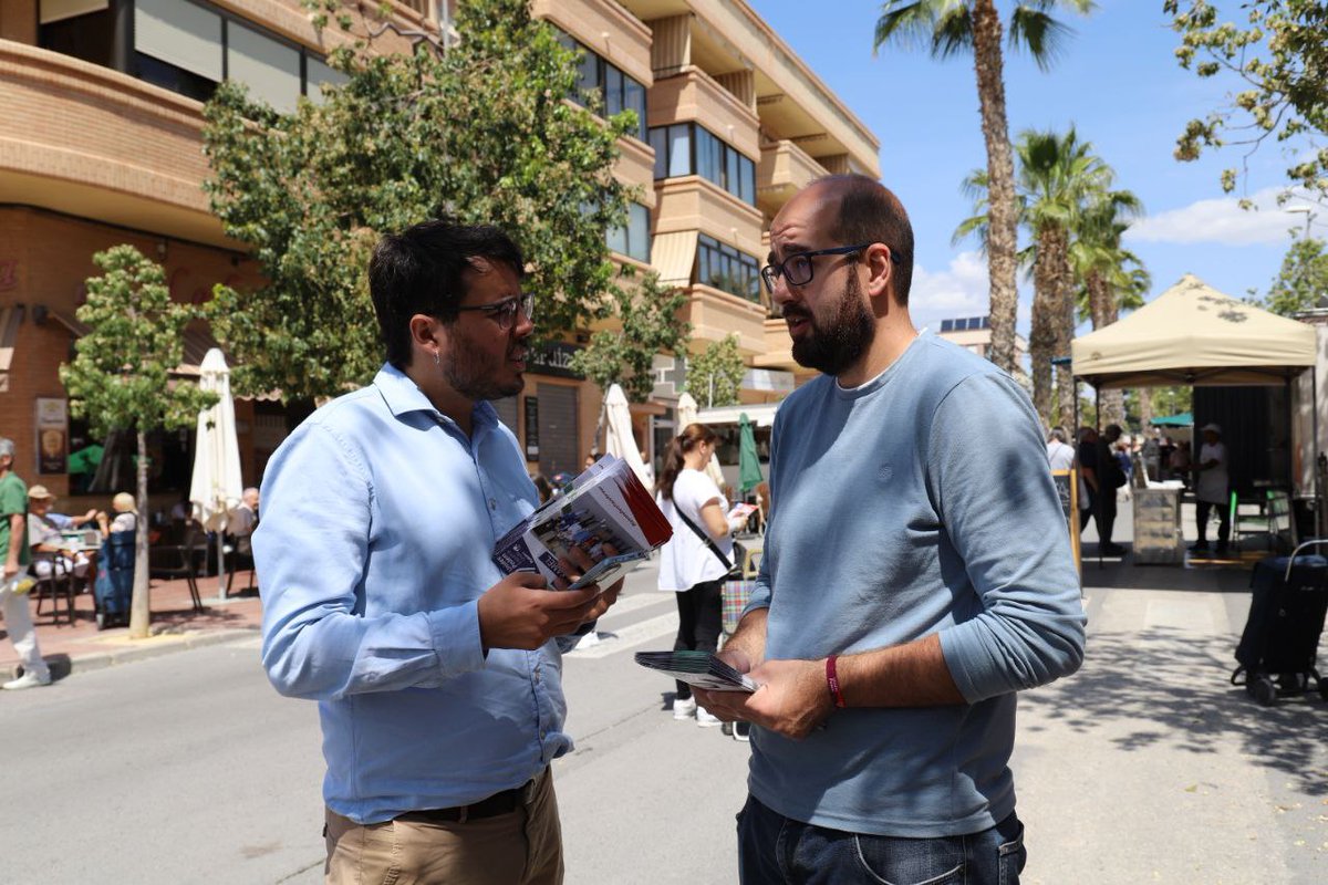 PodemosMutxamel's tweet photo. Ahir van estar en el mercat dels dimecres acompanyant als nostres candidats municipals i autonomics.
Gent amb valentía!!! https://t.co/WSsO4nCOTp