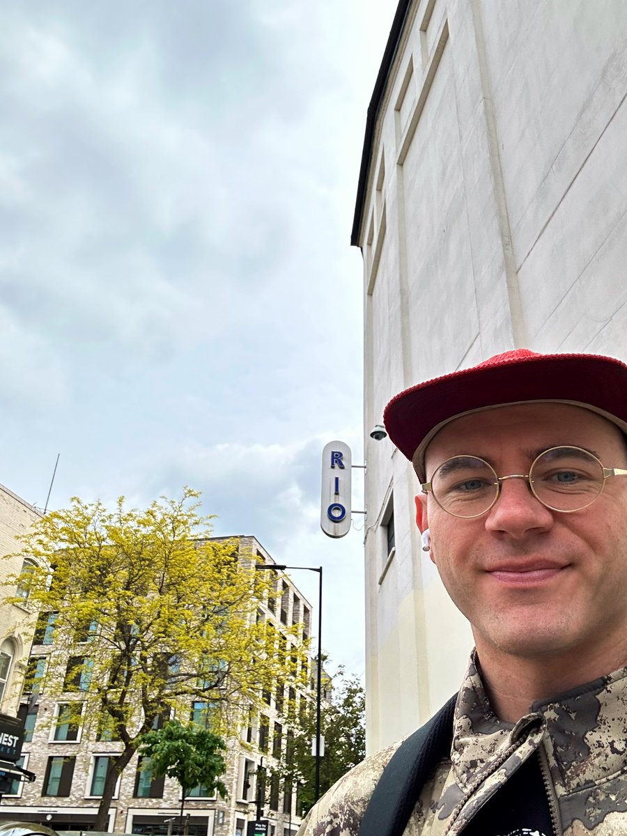 London! tonight is the show at Colours in Hoxton. so excited to be back! Crimewave is on at 8:30, and me at 9:45. see you tonight