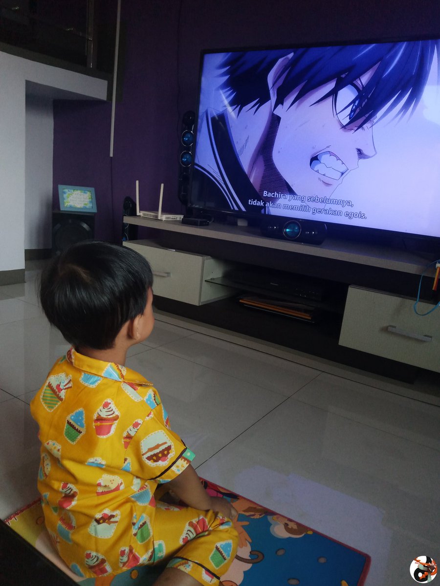 *Jpf Keponakan gue selalu rewel kalau dikasih tontonan kartun anak2, giliran abangnya lagi nonton blue lock dia malah asik ikutan sampe nangis gk mau berhenti nonton 😭 jadi wibu sejak dini 😭