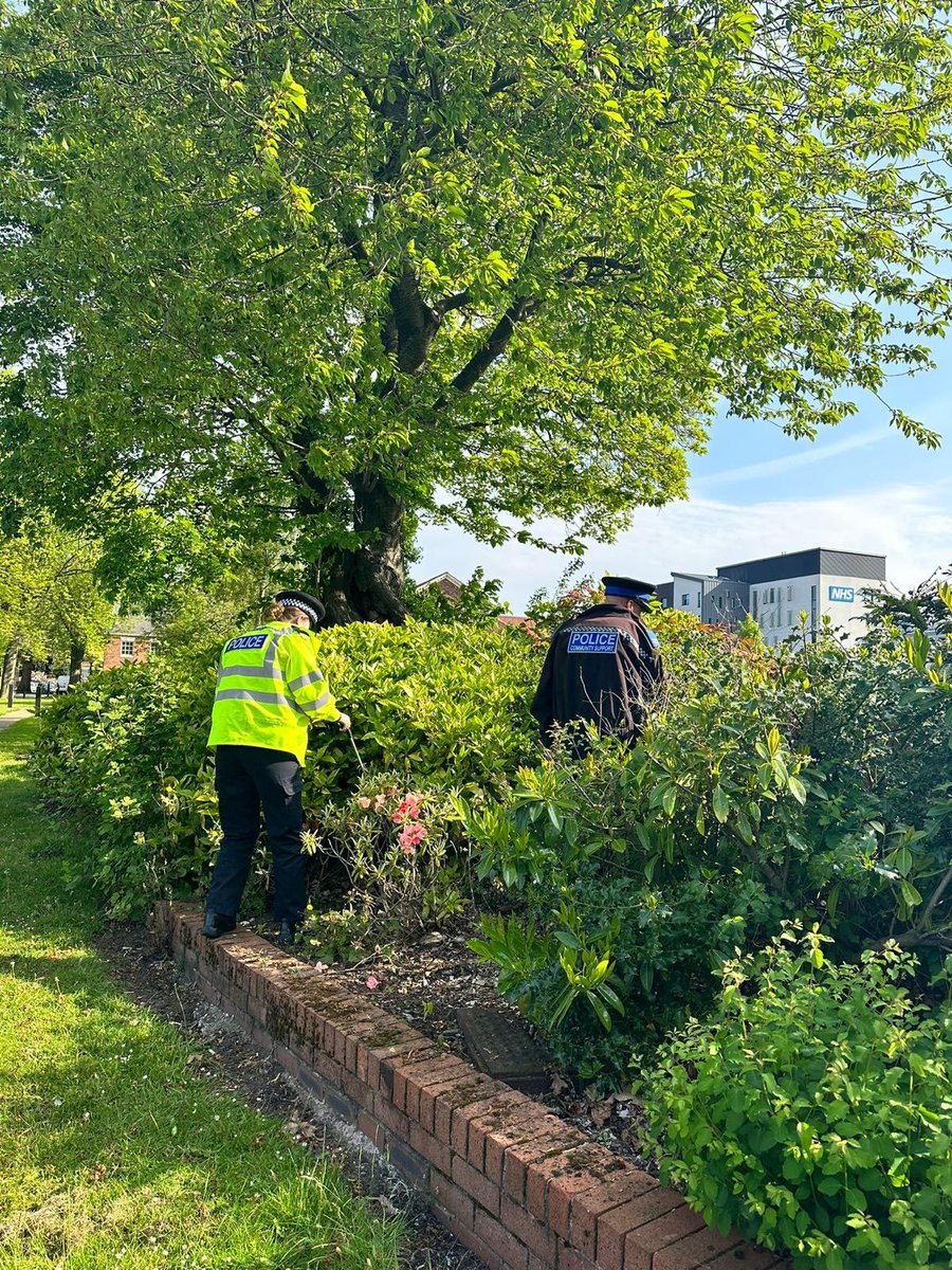 PoliceWarr's tweet photo. Officers have been in Bank Park this morning carrying out a knife sweep, we're happy to say that none were found
#opseptre https://t.co/OY5hP6JEDC