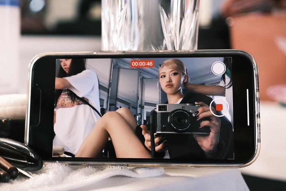 ROSÉ DAYS tweet media