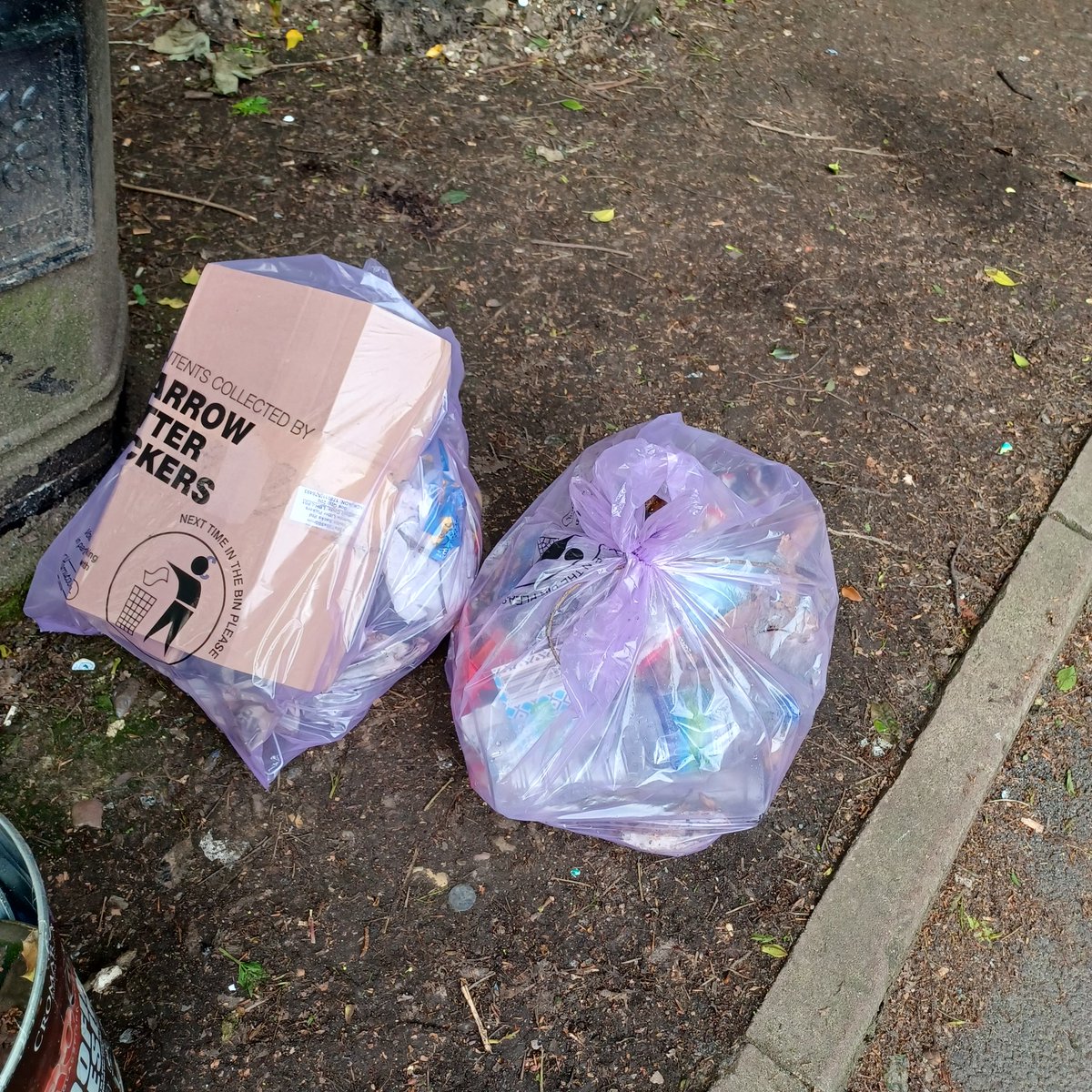Today we joined The Harrow Litter Pickers who were clearing up the Warren Lane area. Keeping an area clean can play a big part in reducing ASB as well as being better for the environment. If you want to know more look up "Harrow Litter Pickers" on Facebook!