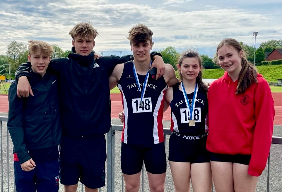 Mount_Kelly's tweet image. At the #DevonCounty #Athletics Championships Annabelle won Silver in the U20W 400m and Rory won Silver in the U17B 400m. Louisa won Silver in the U17G hammer. Caleb took Gold in the U15B 800m, Silver in the shotput, Bronze in the 200m and Ashton won Bronze in the U20M 100m.
