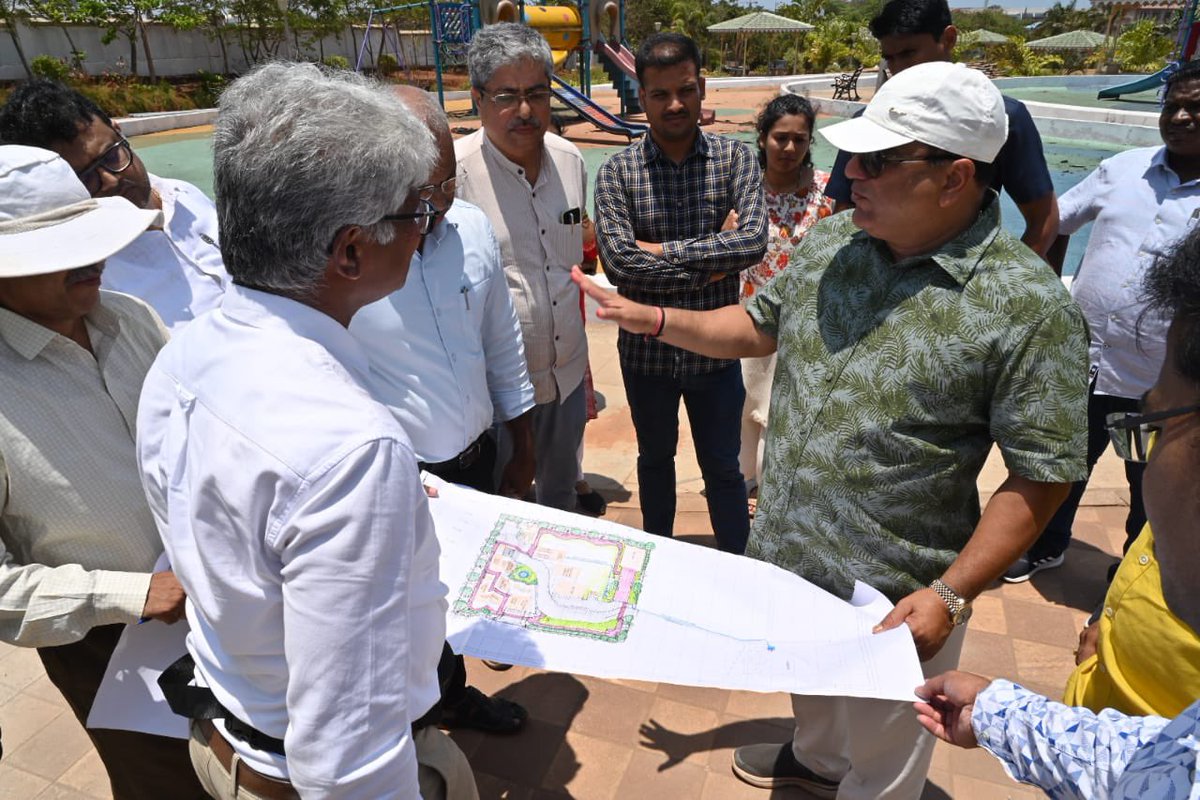 MauvinGodinho's tweet photo. Carried out a #SiteInspection to review the #Progress of the Second Phase of Joggers Park along with #GSIDC officials.

#MauvinGodinho #DabolimFirst #BJP #BJPIndia #BJPGoa #BJPDabolim #YuvaMorchaDabolim #Dabolim #Goa #India (1/2) https://t.co/eV2BK9Ai0h