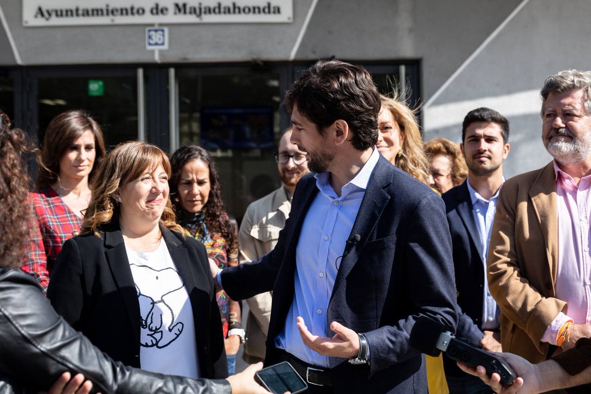 Gracias, <a href="/AdrianVL1982/">Adrián Vázquez Lázara 🇪🇦🇪🇺</a> y <a href="/ArucaGomez/">Aruca Gómez</a>, por acompañarnos esta mañana en el Polideportivo Huerta Vieja de Majadahonda.

Lo que el PP no ha querido hacer en 30 años no lo va a hacer ahora. No me creo sus recetas milagrosas.

La única alternativa real a lo de siempre es <a href="/ESPipaon/">Eva Sáenz de Pipaón 🌿</a>