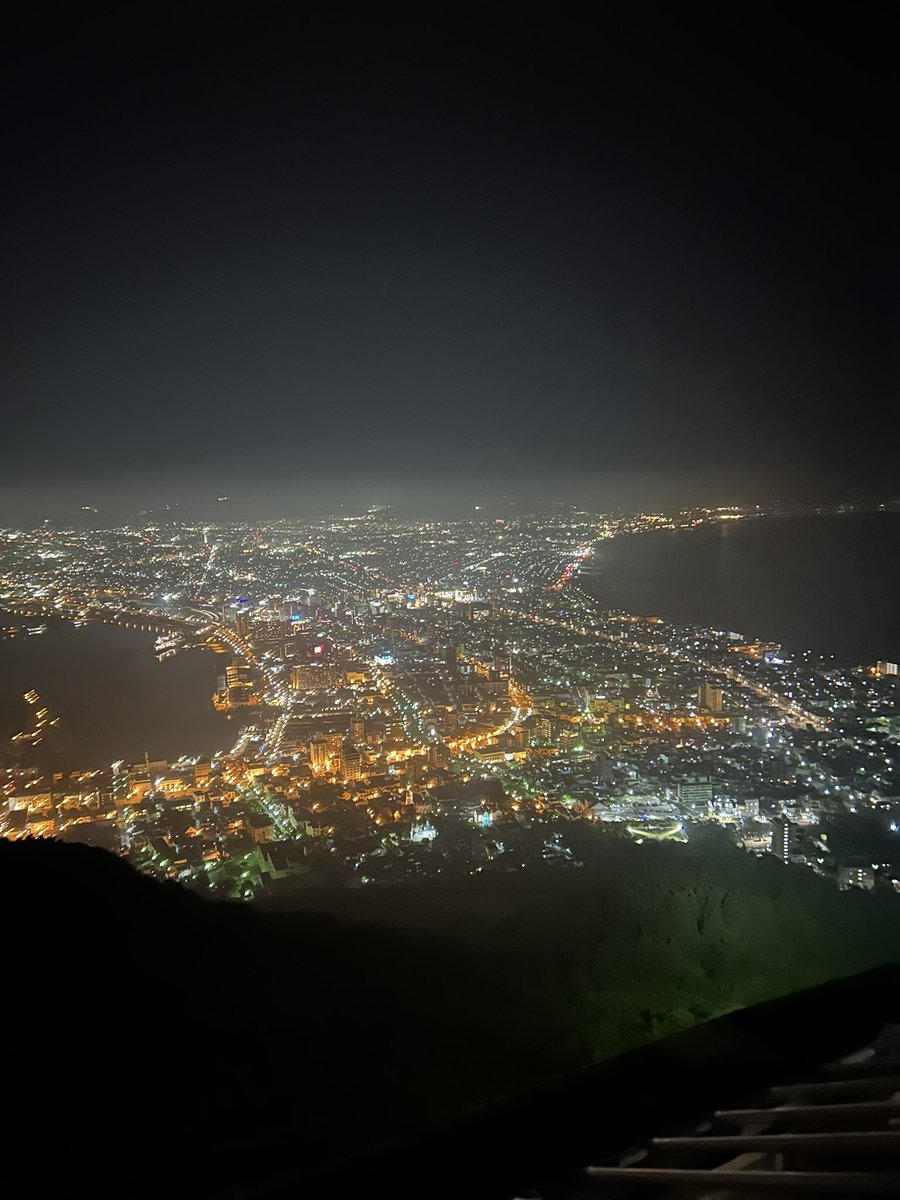 yukki003's tweet photo. ベタですが夜景は外せないって事で函館山からの夜景です！
めちゃくちゃ綺麗です！ https://t.co/Ya09i26fgr