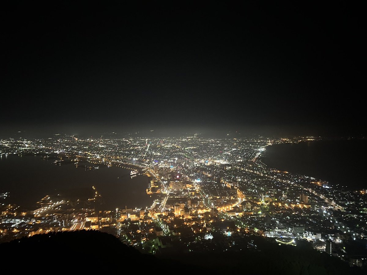 yukki003's tweet photo. ベタですが夜景は外せないって事で函館山からの夜景です！
めちゃくちゃ綺麗です！ https://t.co/Ya09i26fgr