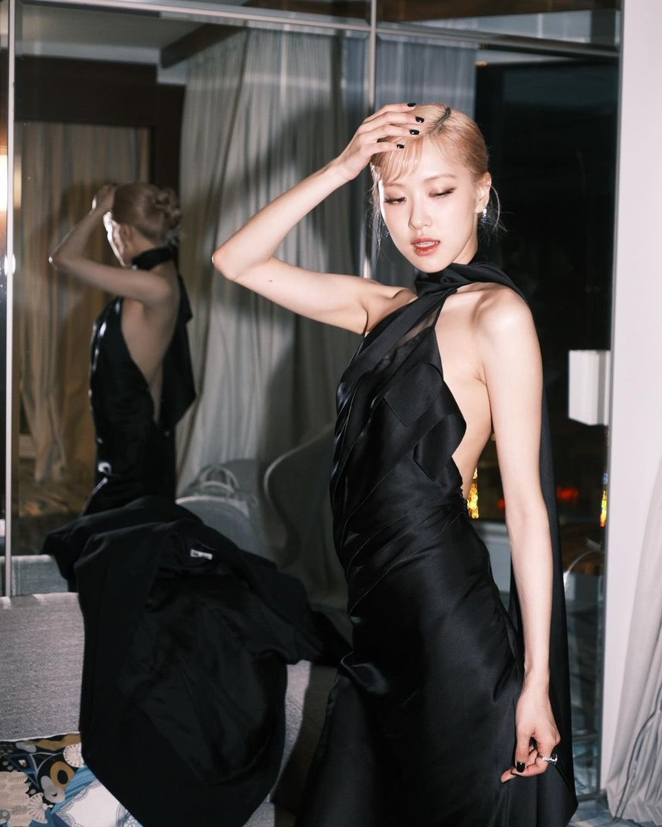 ROSÉ UPDATES¹ tweet media