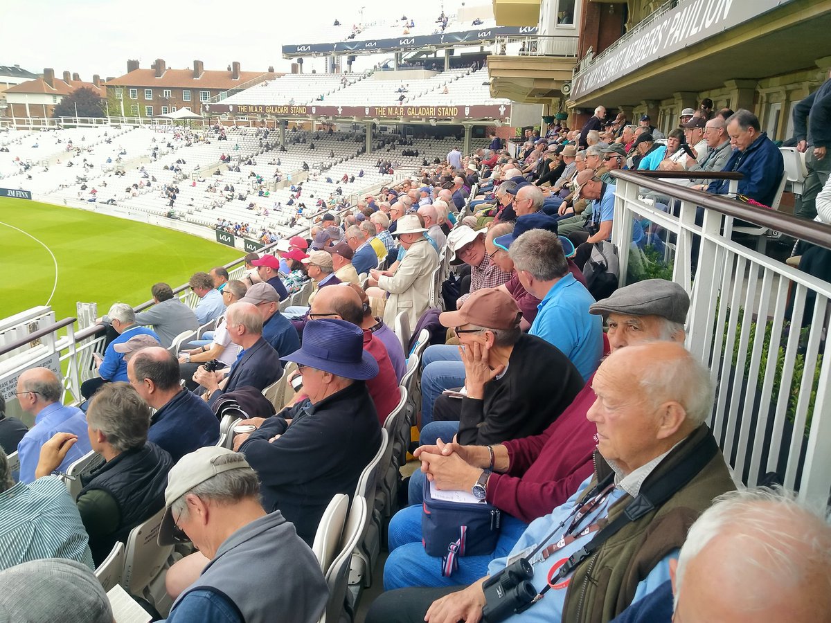 Watching County Championship cricket at the Oval... #SuperKent