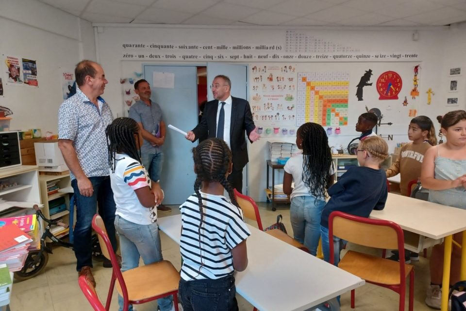 caloifdutty's tweet photo. @MA_Jamet @babalghoul @SikoraVictoire1 @Le_Figaro @JardindAcclim Ne changer rien Monsieur le Maire 👌 on vous aime ❤️ ainsi.
Soyez partout et occupez le terrain à fond pour nous Rolivalois-ses🙏 https://t.co/oSSO4IK2jP