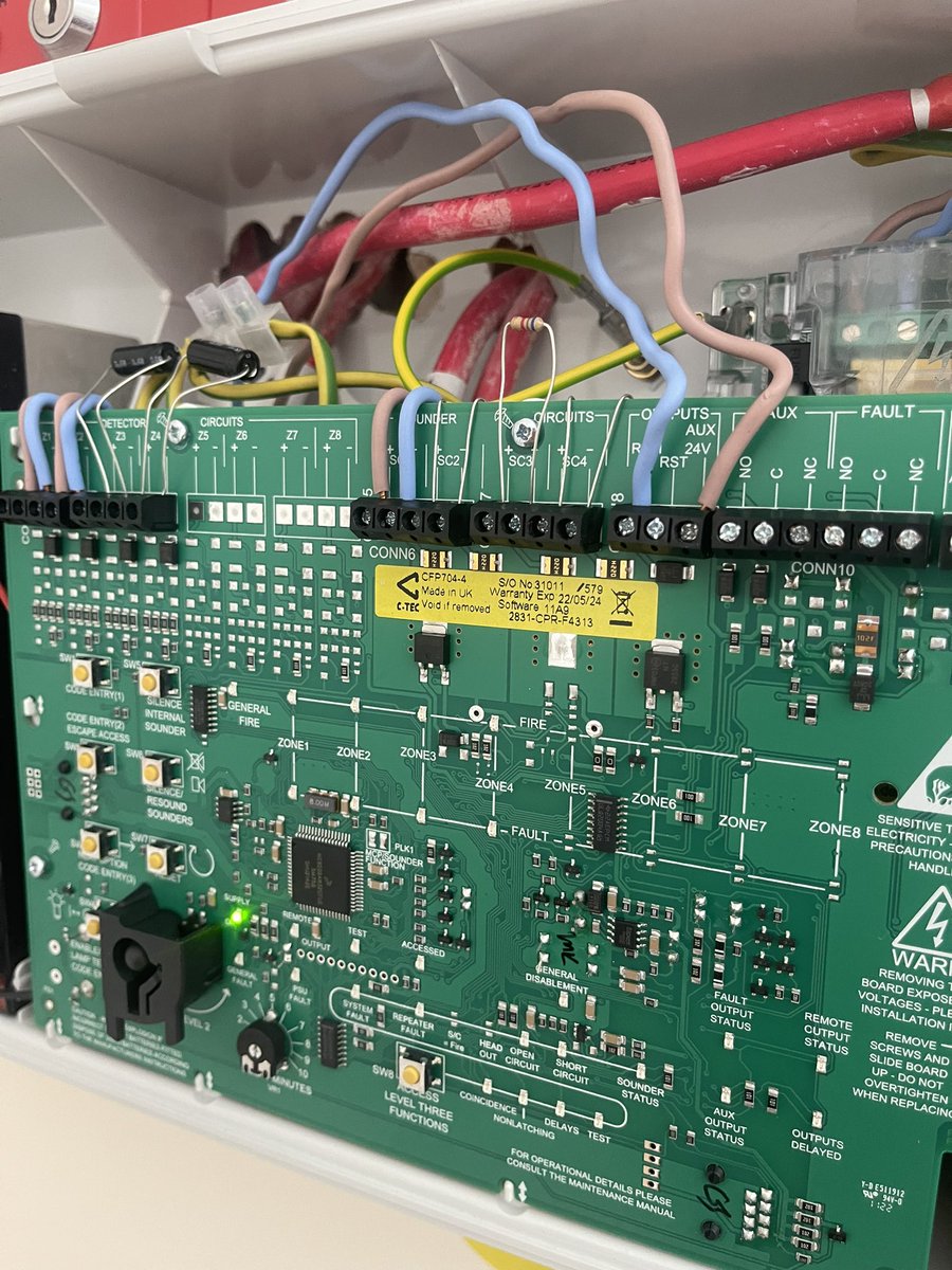 EdwardMitchFL's tweet photo. Every problem has a solution , if you can’t work it out , then find someone who does ! Return the favours when you can . No one can know it all #engineer #firealarm #terminals #repairs #quotes #Philosophy #thinking #findtheway #problem https://t.co/QhGmZbsONA