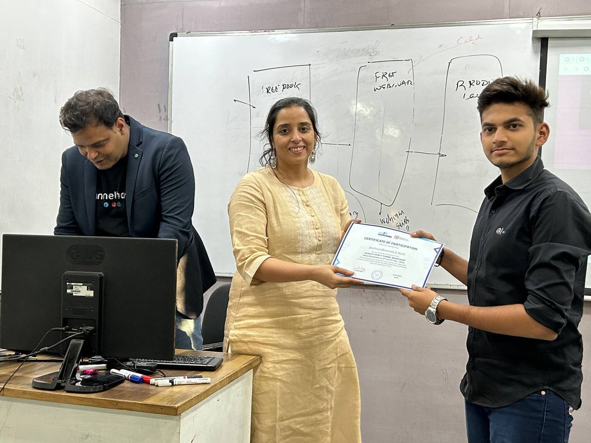 saurabrandveda's tweet photo. Fueling growth, transforming businesses! ππΌ Captured in this electrifying moment, our mentor honors these ambitious students, gifting them certificates as they embark on a journey of endless possibilities after our game-changing lead gen workshop. #BusinessBoost #LeadGenPros https://t.co/hqmQZgThmG