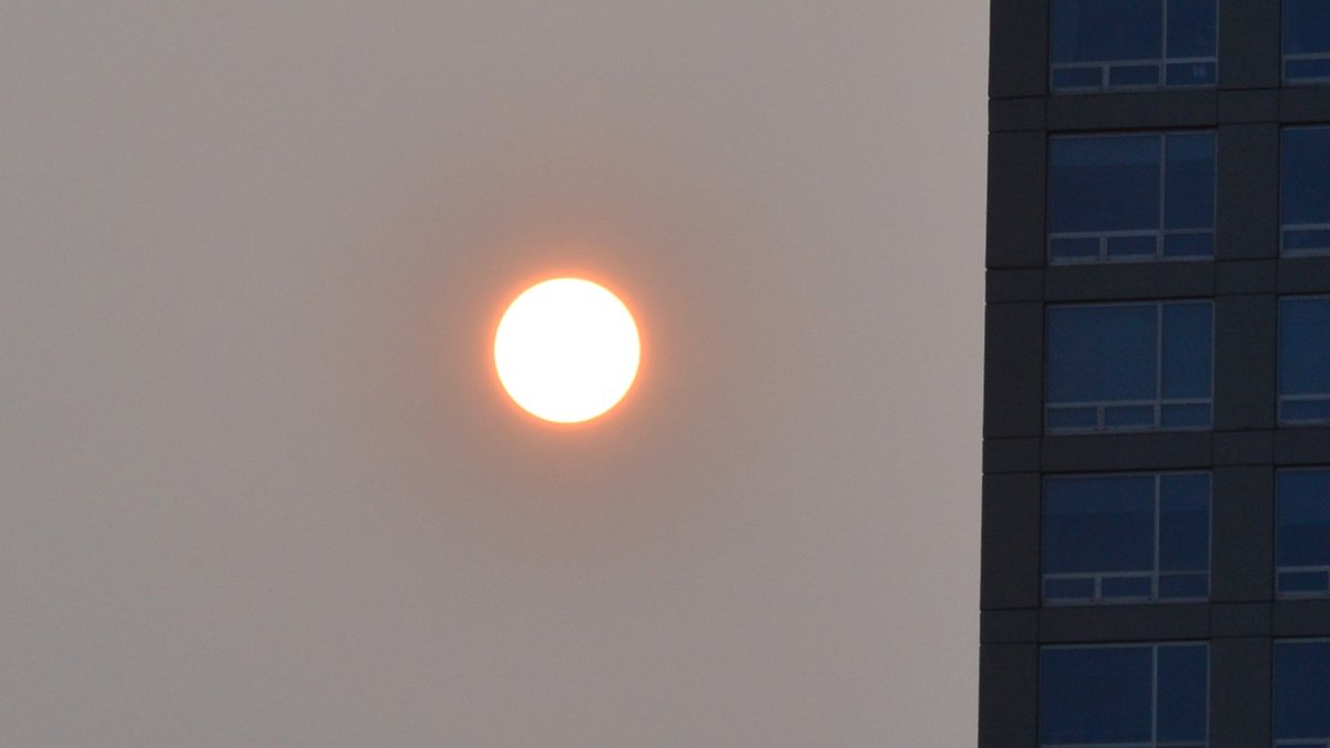 DavidKahn1009's tweet photo. @TracyButlerABC7 the Canadian Wildfire Sunrise still going strong….this am from the South Loop !! #abc7chicago https://t.co/8FGjr5CUOt
