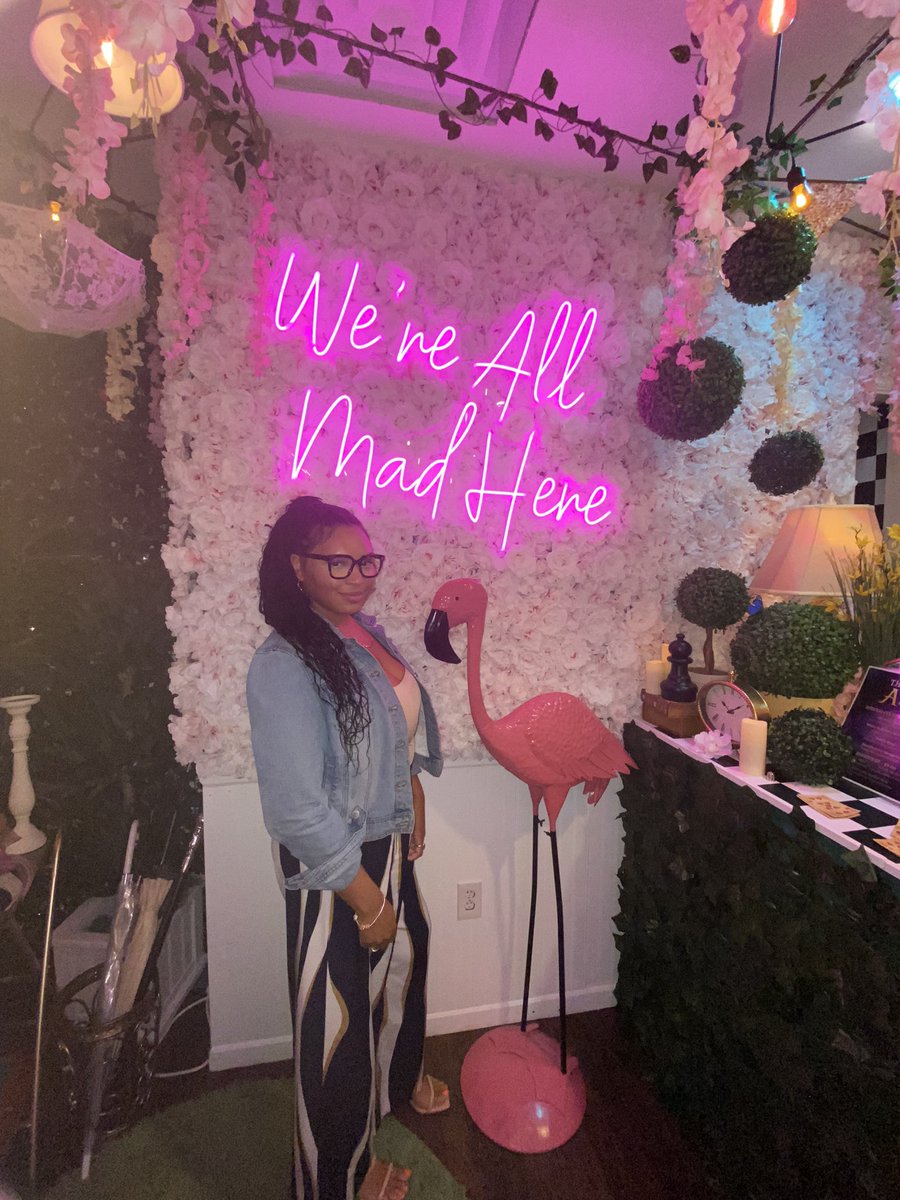 _kiramelrose's tweet photo. Weโre All Mad Here #AliceinWonderlandcocktailexperirnce #Disney #phillyfun https://t.co/GTHR6ovfgb
