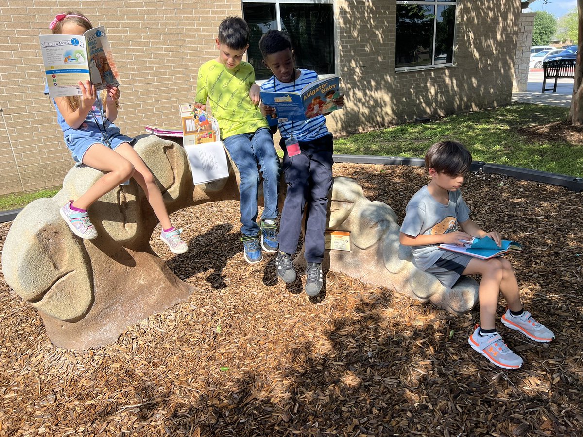 MrsWard_ASE's tweet photo. Yesterday was the perfect day to get outside and read! #countdowntosecondgrade @HumbleISD_ASE https://t.co/iz1jadlmG0