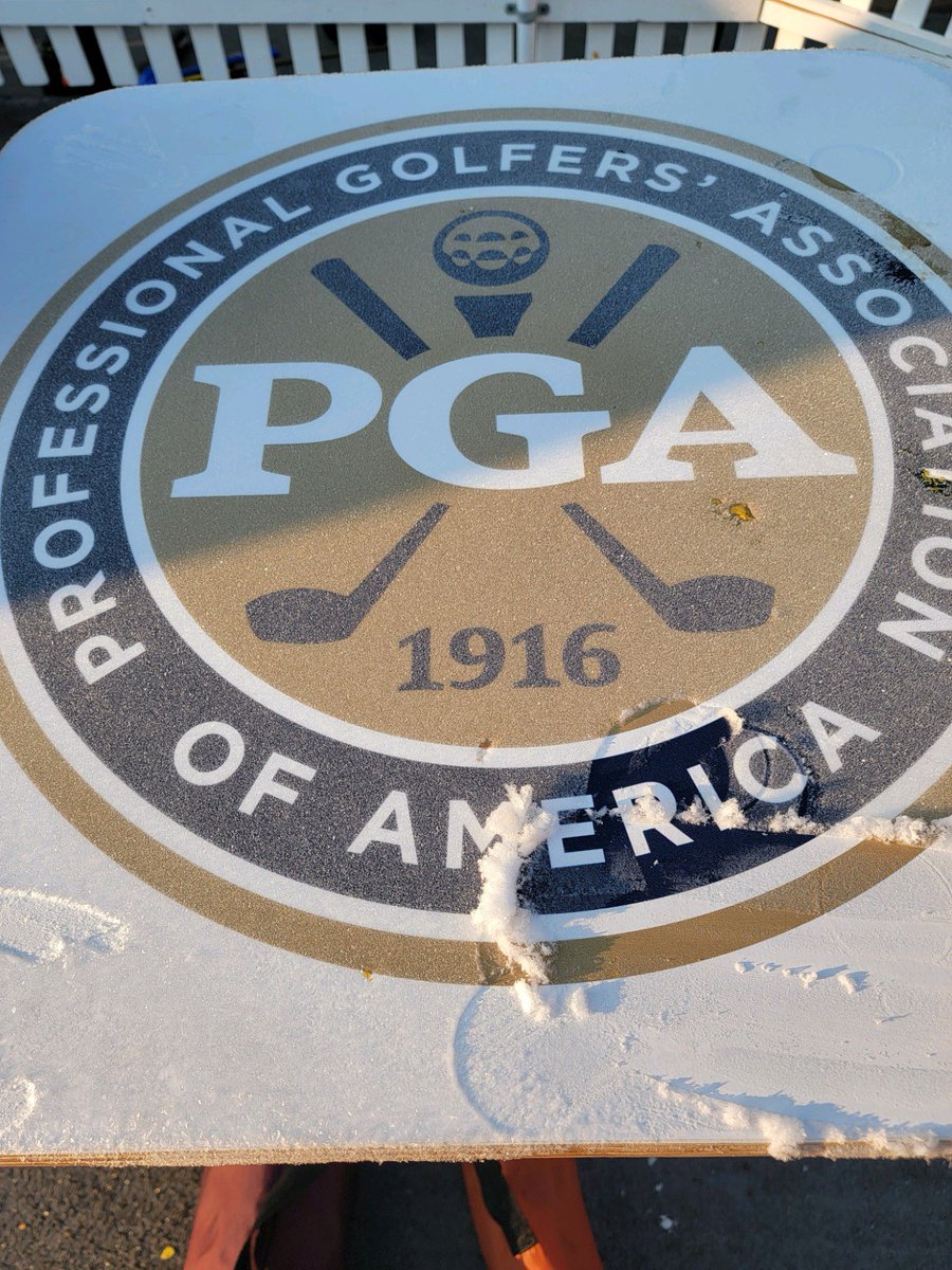 AmandaSpuck's tweet photo. @espn Welcome to #RochesterNY @PGA! It’s our normal to go from summer to winter in less than 24 hours here! 😂 https://t.co/94wIjk67Cc