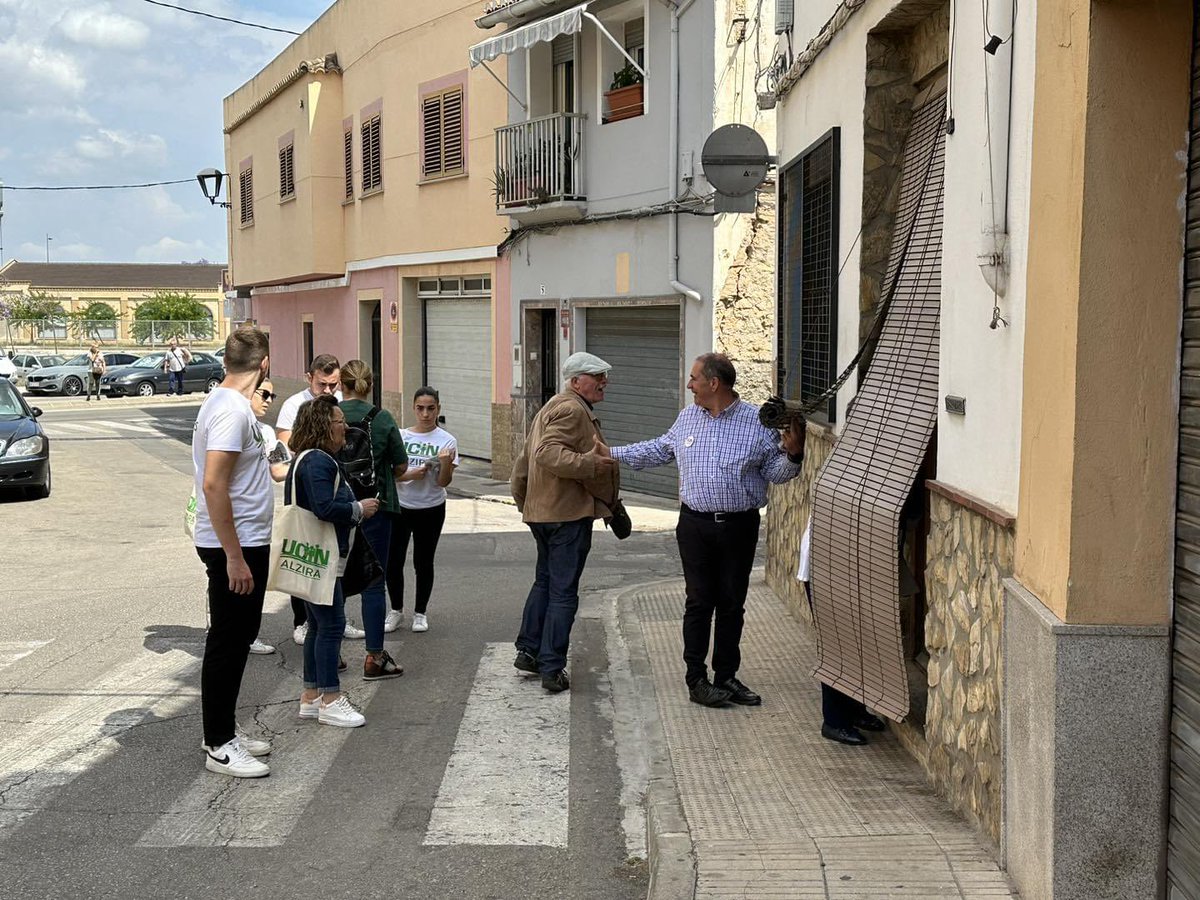 UCINalzira's tweet photo. Hoy visitando el barrio de La Alquerieta, abandonado por los sucesivos gobiernos de Alzira.

#NosotrosSi #YOVOTOUCIN https://t.co/JoZdutszT4
