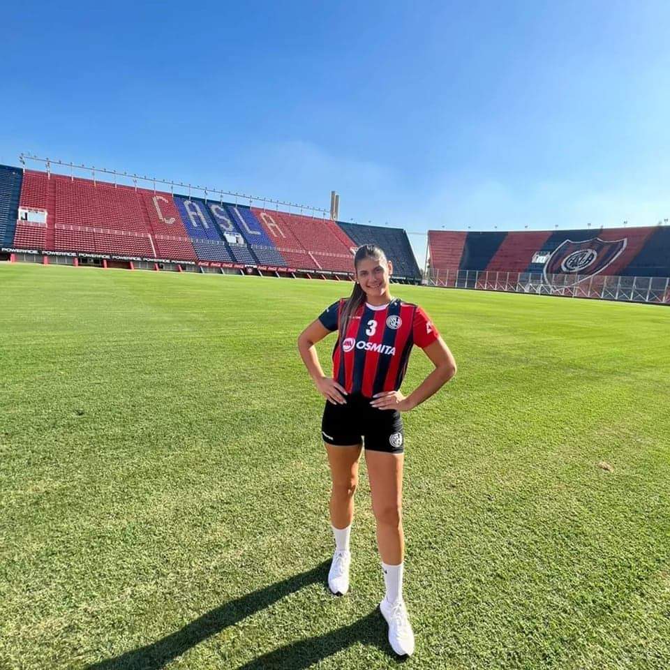 #DivisiondeHonor <a href="/metrovoley/">FMV</a> para esta temporada oficial del torneo Metropolitano,  le damos la bienvenida a la buena de <a href="/micafabiani/">Mica Fabiani</a> . Te deseamos que te puedas divertir , lograr tus objetivos y ayudar a cumplir los del grupo de trabajo que conforman #LasGuapas.  Bienvenida 💚