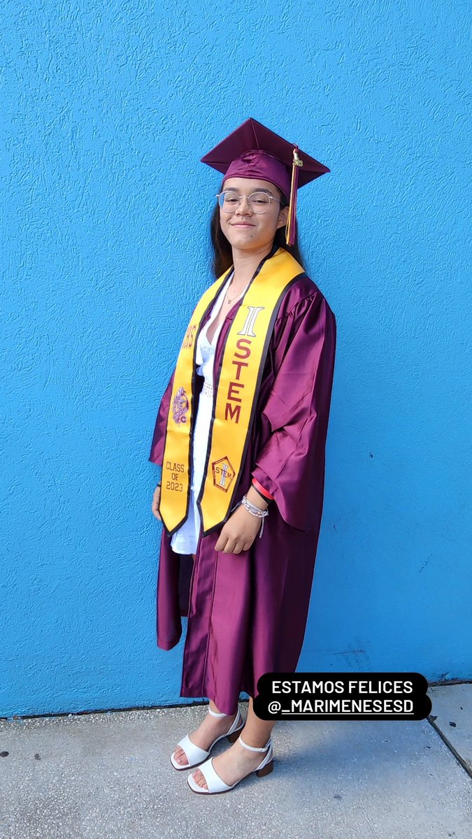 mcdm44's tweet photo. No cabemos de la emoción!!! Hoy se graduó de High School en el #countrysidehighschool nuestra amada Mariangela @_marimenesesd Esta imagen describe quién es, venezolana, vinotinto y excelente alumna.

Han sido 2 años de mucha dedicación!!! Lo que le permitió poder alcanzar sus 4 https://t.co/VfQjB7RKUr