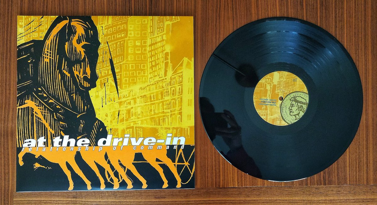 💥
#NowPlaying Relationship of Command, the 3rd studio album by 🇺🇲 post-hardcore band #AttheDriveIn, released on Sep 12, 2000 by GrandRoyale/Fearless/Virgin.
#recordcollection #vinylrecords #recordcollector #vinylcollection #vinylcollector #nowspinning @AtTheDriveIn