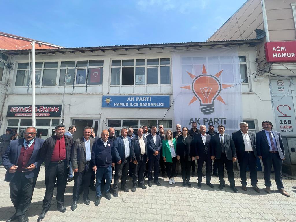 AvAbbasAydin's tweet image. 📌 Ak Parti Hamur İlçe Başkanlığı…

AK Parti’de her görev bir bayrak yarışı şeklinde üstlenilir.

#Hamur ilçe teşkilatımızı ziyaret ederek 2023 Genel seçimlerde verdikleri emeklerden dolayı teşkilatımıza teşekkür ederiz.