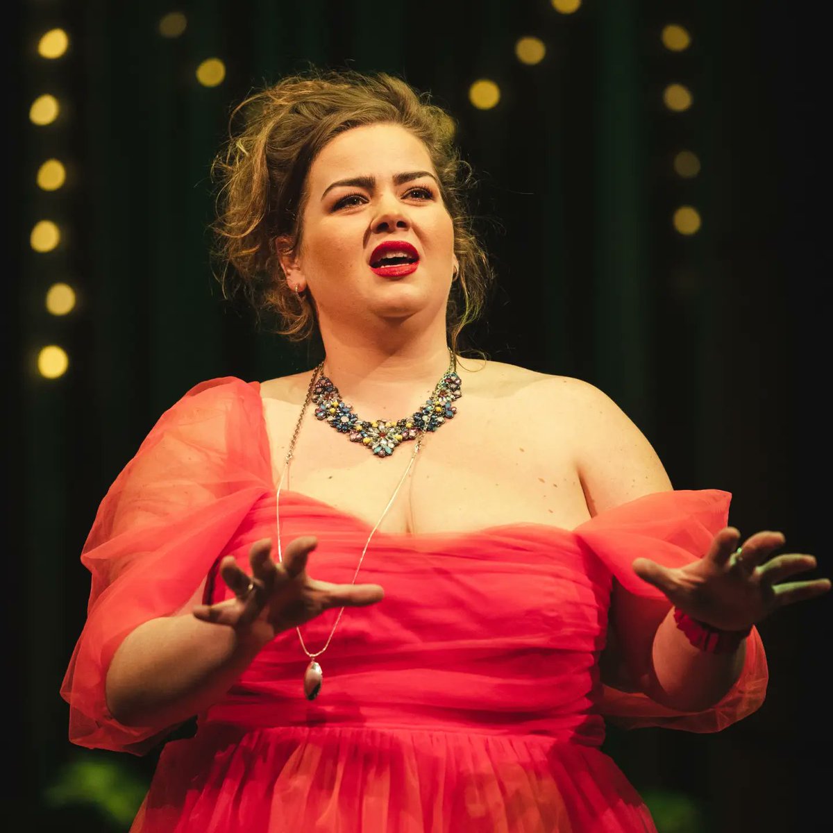 OPRACymru's tweet photo. Nรดl รข ni lawr am y de i'r Lyric, Caerfyrddin, heno! Y sioe i ddechrau am 19:30 ๐โบ๏ธ
//
Back down south tonight at The Lyric, Carmarthen! Show starts at 19:30 ๐โบ๏ธ
@TheatrauSirGar https://t.co/cdLRDvOZ7G