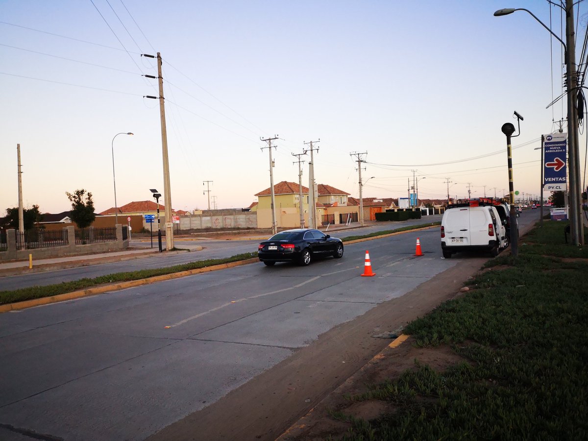 AndreaHC_'s tweet photo. Por favor habilitar las señales de peatón y re pintar las franjas del cruce peatonal en la calle Raúl Bitrán, entre la altura de Ulmo y C. de cóndores. @munilaserena @jacob_LaSerena @mop_chile @danynobor @sergiogahona #LaSerena #LaArboleda #LasTorcazas #Chile @GabrielBoric https://t.co/prl3rw2GD9