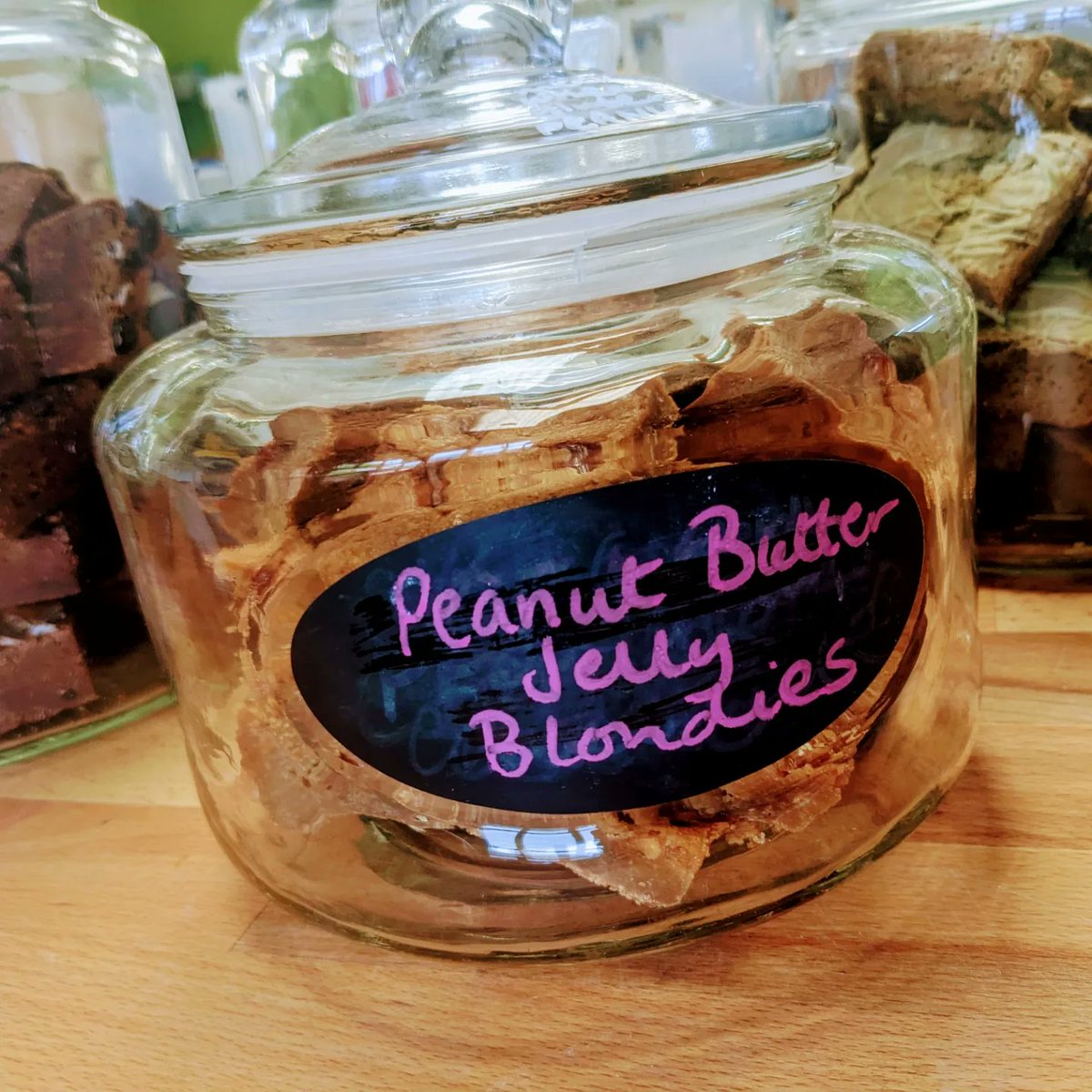 lushbrownies's tweet photo. New kids on the block!

Peanut butter jelly Blondies

Vegan raspberry dark chocolate

Available from kitchen this afternoon or:
TOMORROW @levymarket    Night Market
SATURDAY #Chorlton @_makersmarket
SUNDAY #Saletown @_makersmarket https://t.co/C3ay3sYyXk
