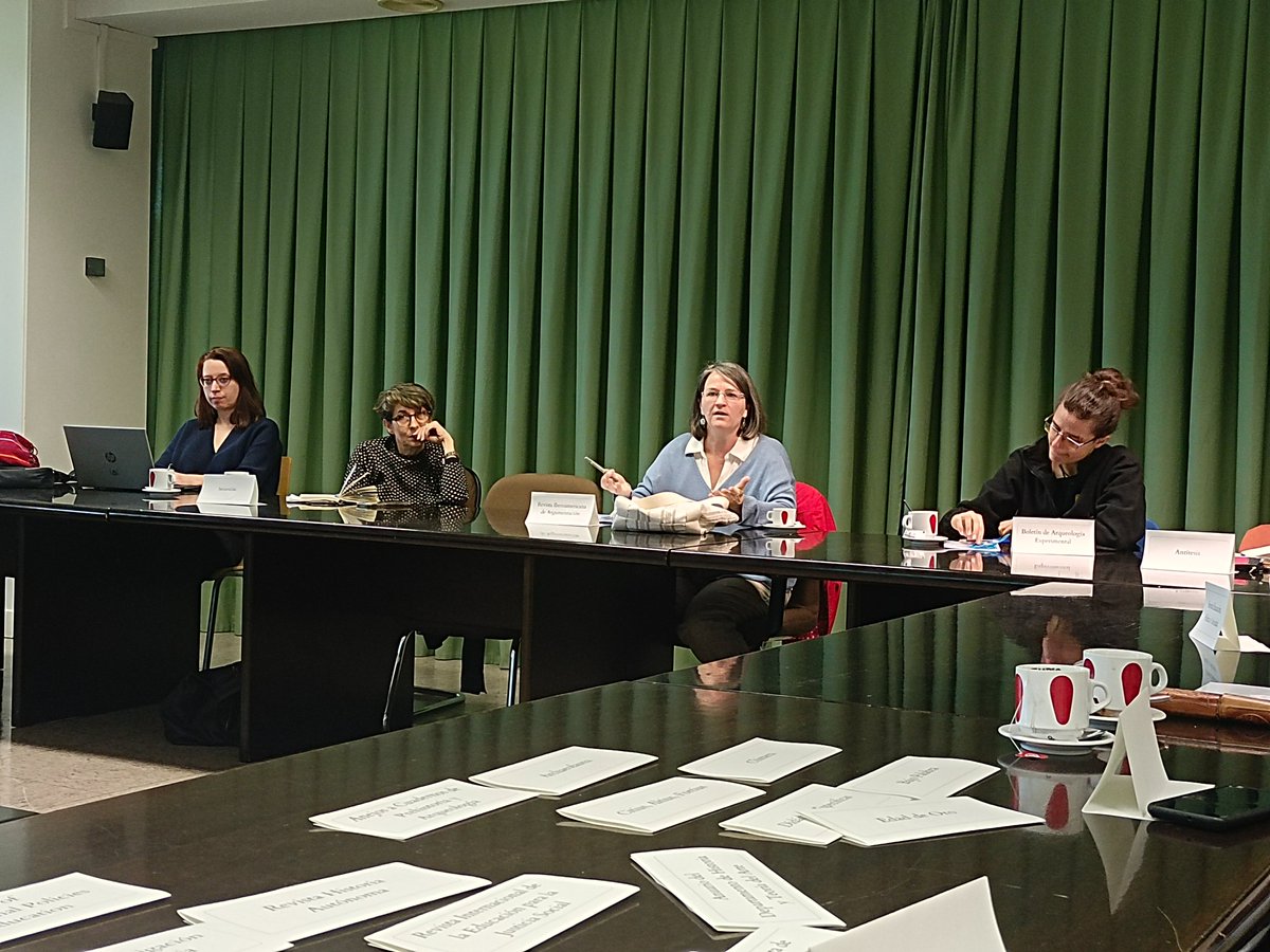 🟠 Esta mañana nos hemos reunido con los/las responsables de las revistas de la <a href="/UAM_Madrid/">UAM Autónoma Madrid</a>  para compartir experiencias. 

Entusiasmo, buen hacer y compromiso colaborativo. ¡Seguimos!  📖👏

#RevistasUAM #EdiUAM #UAMEdiciones