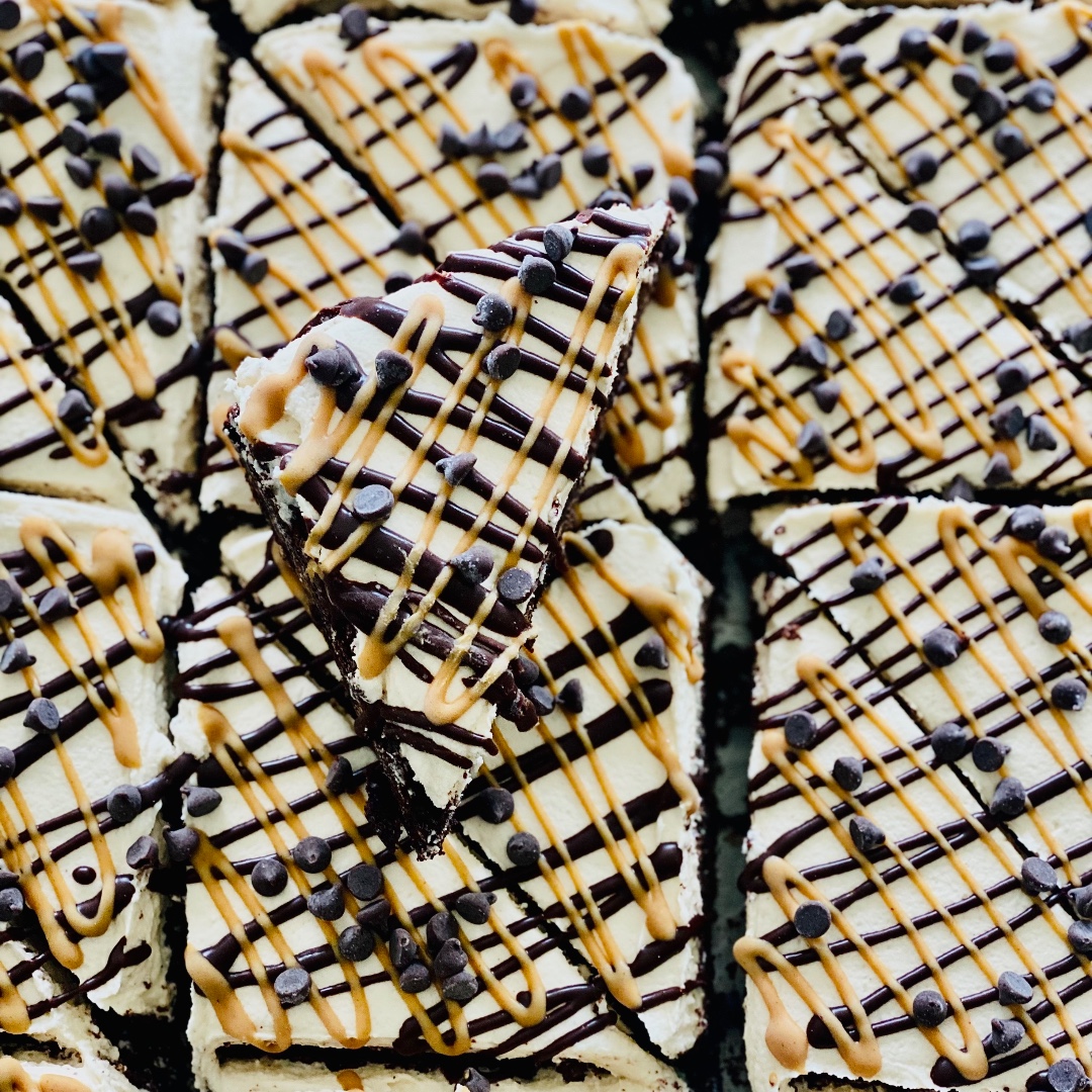KizbeesKitchen's tweet photo. 🚨NEW ITEM!🚨 Available in-store all weekend long are our brand-new chocolate peanut butter VEGAN brownies! 😆

Store Hours 🛍️: 
Thur. &amp; Fri: 10AM - 4PM
Sat. &amp; Sun: 10AM - 2PM https://t.co/B4V8W8LRU4