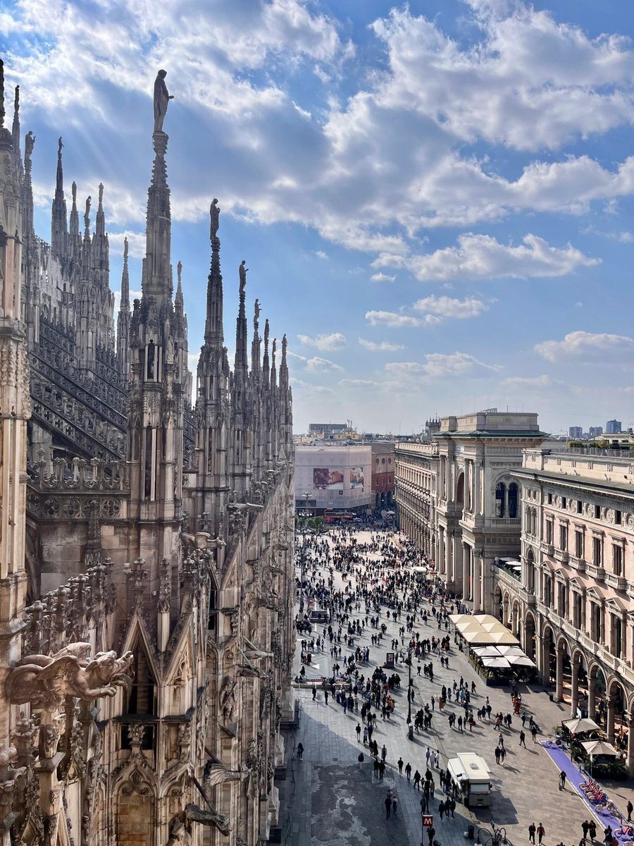 Raspberry_1123's tweet image. The classical beauty of the cathedral is something that no photo or video can capture.😍