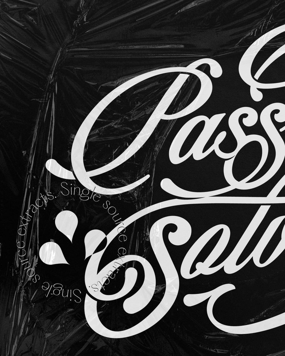 yohzer's tweet photo. Research and development of the visual identity for @passionsolventless 🌿
> hand made typography, creation of a pattern intended to dress the packaging, research and application of a colorimetric code
#yohzer #typography #brandingdesign #GraphicDesign https://t.co/6MiZTBRKbN