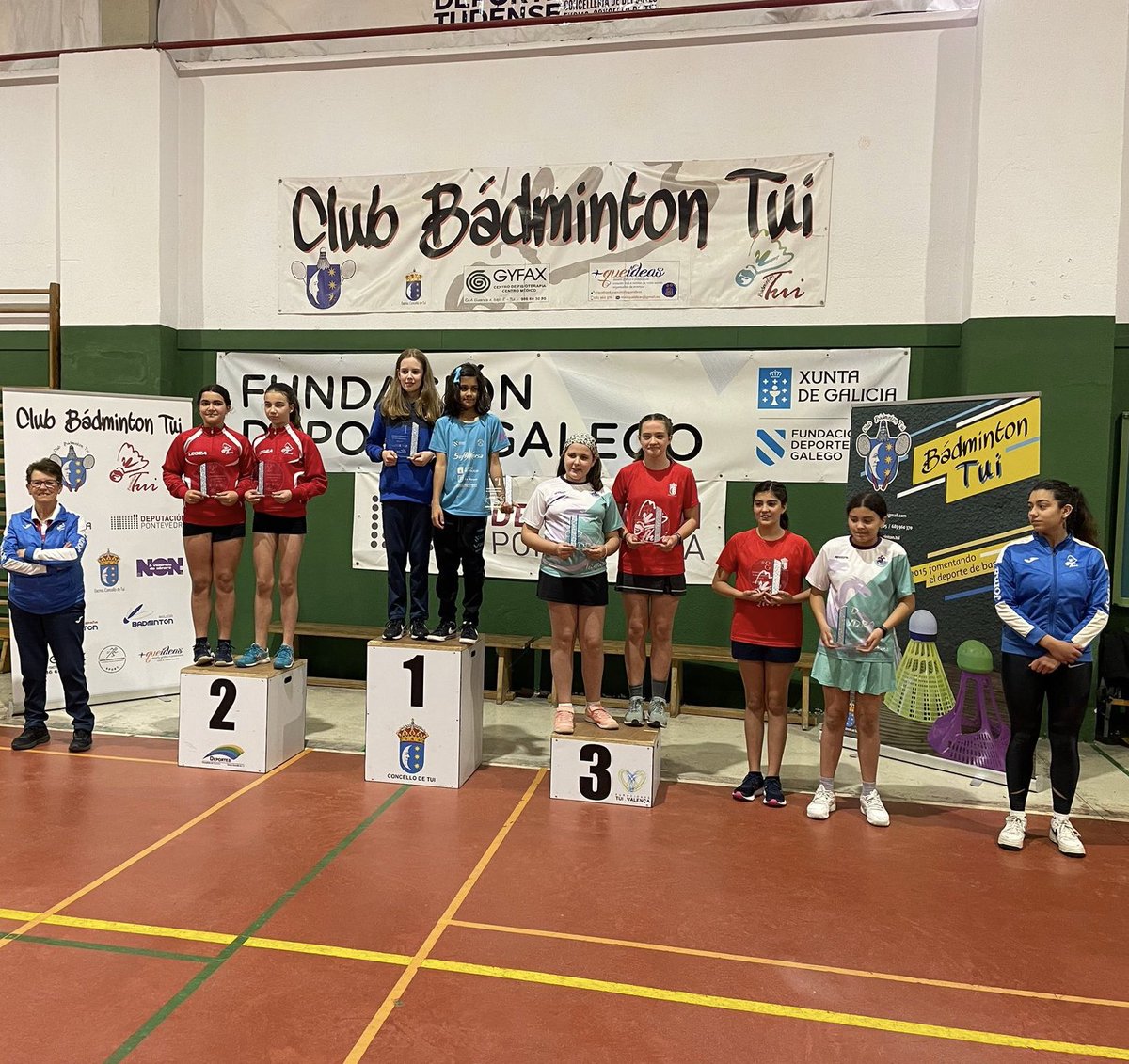 CBASNEVES's tweet photo. ¡TRES OROS 🥇, DOS PLATAS 🥈 Y TRES BRONCES 🥉 EN EL CAMPEONATO GALLEGO SUB13!
Grandísima actuación de nuestros sub13 en 📍Tui el pasado fin de semana.
Destacar el doblete de Xulia Otero en IF Y DF y el oro conseguido por Xoel Álvarez en IM.

¡ENHORABUENA!
#AsNevesédeporte https://t.co/PGUO5W51ft