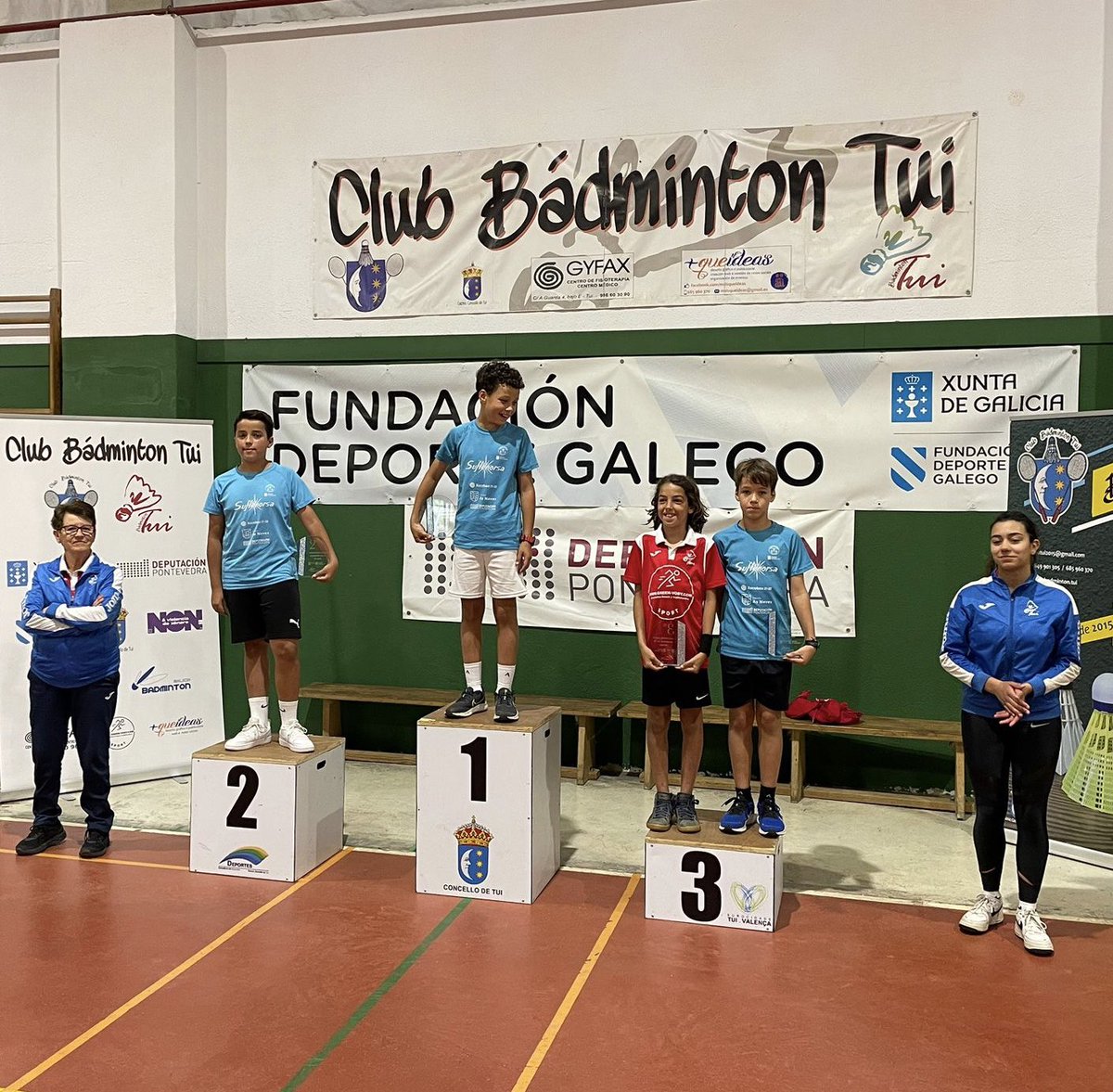 CBASNEVES's tweet photo. ¡TRES OROS 🥇, DOS PLATAS 🥈 Y TRES BRONCES 🥉 EN EL CAMPEONATO GALLEGO SUB13!
Grandísima actuación de nuestros sub13 en 📍Tui el pasado fin de semana.
Destacar el doblete de Xulia Otero en IF Y DF y el oro conseguido por Xoel Álvarez en IM.

¡ENHORABUENA!
#AsNevesédeporte https://t.co/PGUO5W51ft