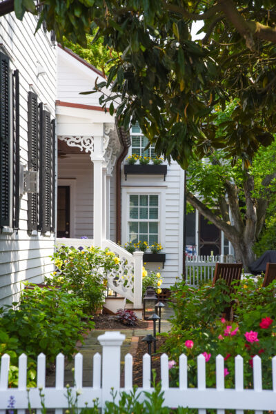 "Secret Garden on Franklin Street" taken by Michelle Giorla bit.ly/3Wft1JO #lovecapemay #capemay