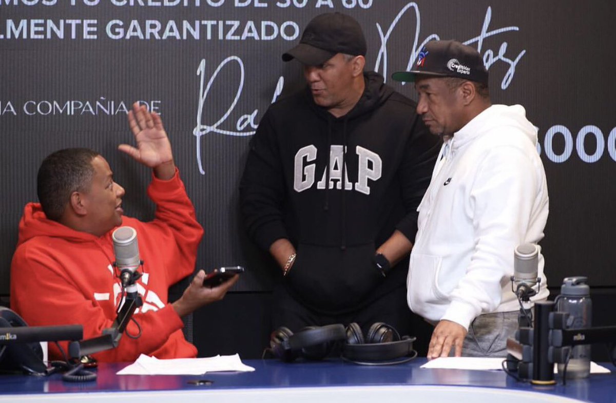 RCCNoticiasRD's tweet photo. En el @mananerord debaten si los comunicadores de la actualidad son solidarios o sonidistas? @LaBakana1057fm @bolivarvalera
#RCCMedia #Solidarios #Sonidistas https://t.co/rM9CRR53cR