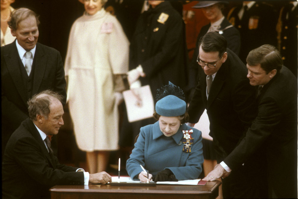 LibraryArchives's tweet image. Canada became its own country in 1867, but #DYK for 100+ years, our constitution could only be amended by the U.K.? 

On April 17, 1982, the Proclamation of the Constitution Act, 1982 was signed, repatriating amendment power to Canada.