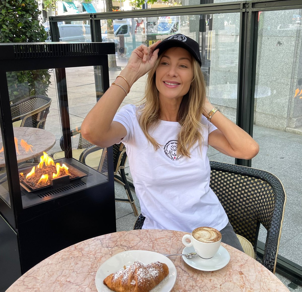 PontMonica's tweet photo. Cuando encuentras un estilo de ropa que simplemente te identificas con ella 😏☺️🥰 @Look_TheLuxury #xambo #ltlm #looktheluxury #clothes #limitededition https://t.co/3gMRuyWL3m