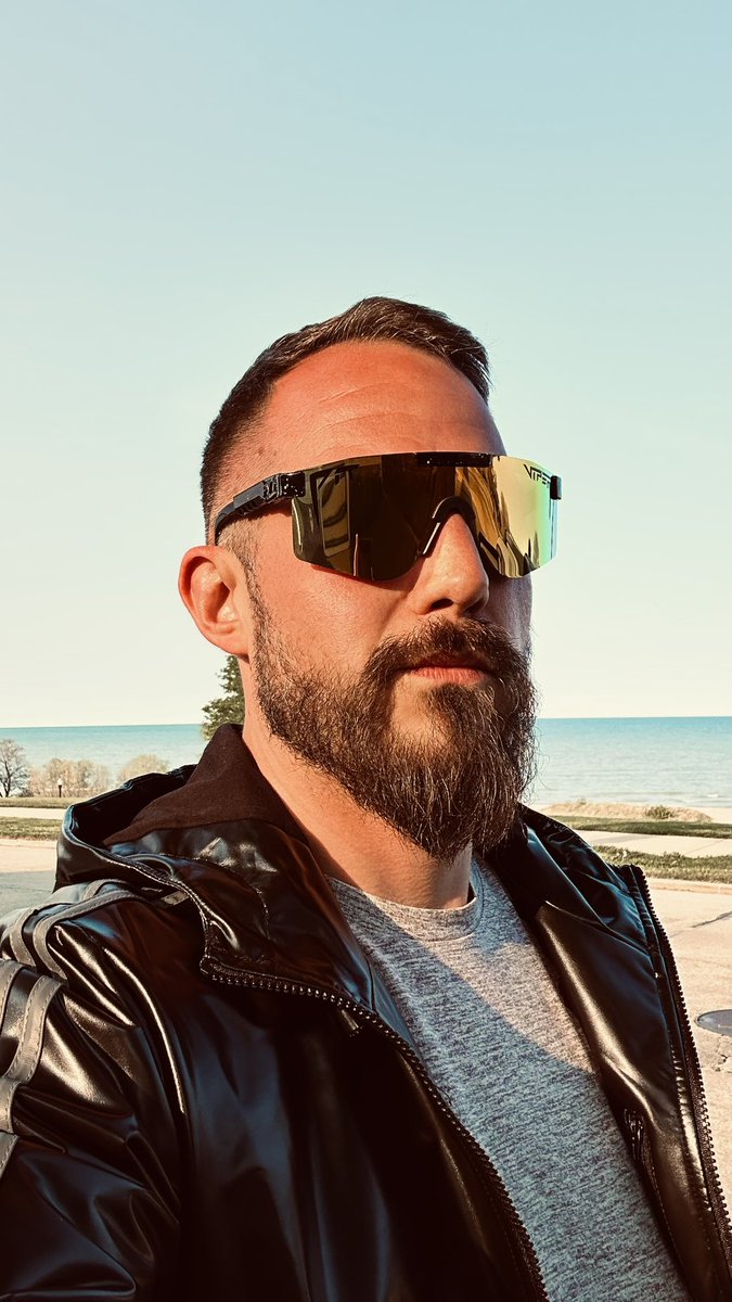 I am not making SuperVisor jokes….. I promise!

But Pit Viper visors go well with a #captainberlin jacket 😎