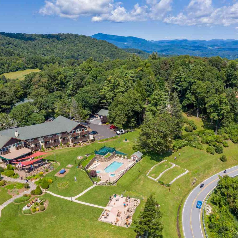 TravelLeisure's tweet image. There’s a Swiss-inspired Town in the North Carolina Mountains — and It’s Only Open 6 Months a Year bit.ly/3Mfl6HR